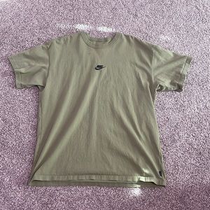 Men’s Nike green over sized shirt